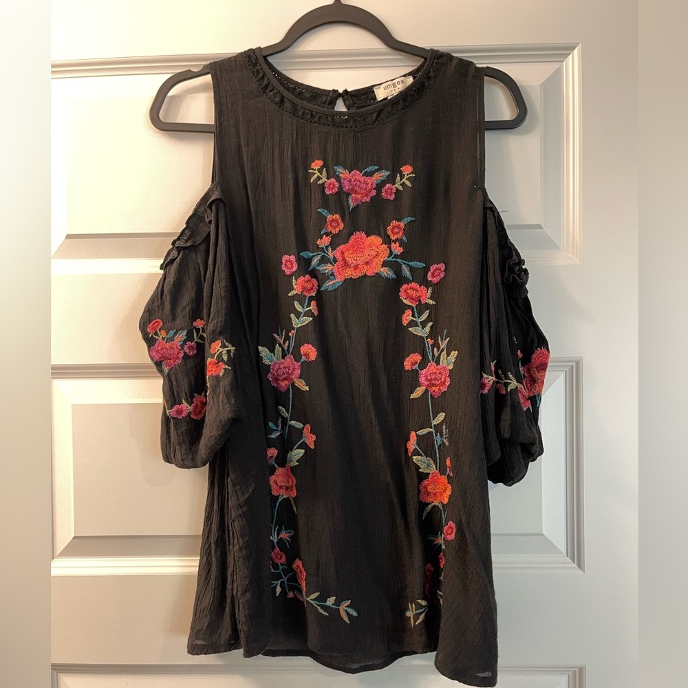 Shoulder Cut out blouse